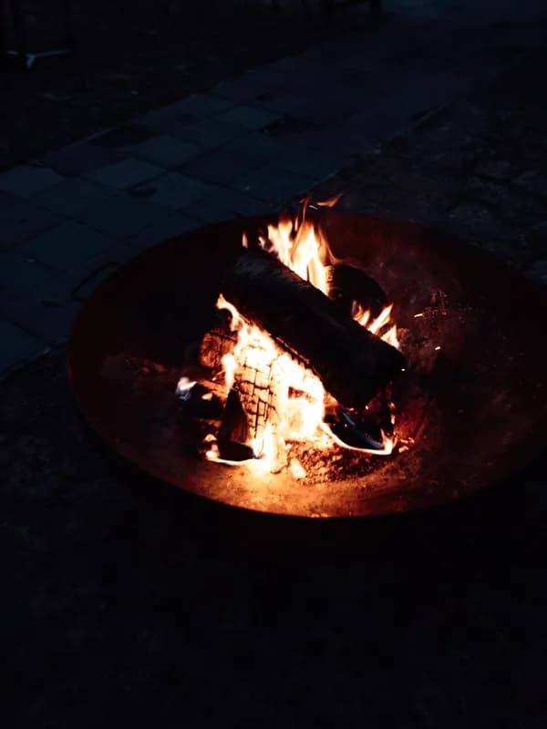 Lagerfeuer am Abend